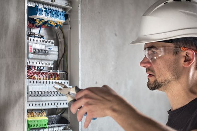 What Tools Do Electricians Commonly Use On The Job?