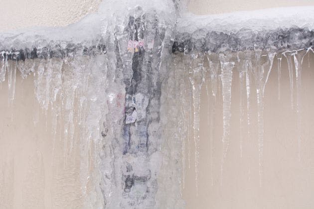 Frozen condensate pipe: how to spot it and thaw safely