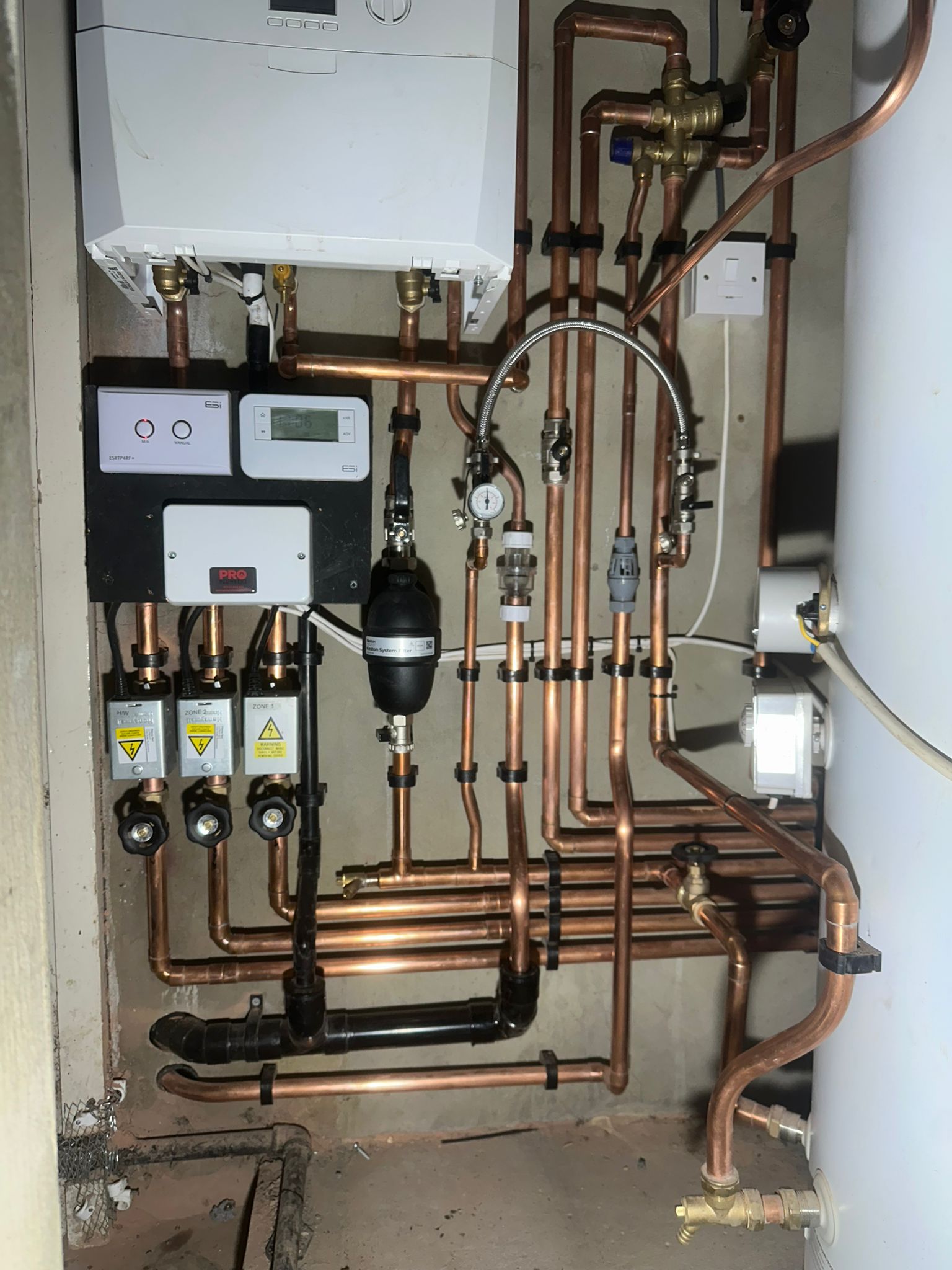 Radiators warm at the top but cold at the bottom: causes and fixes